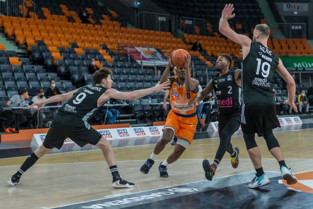 激烈竞争中 激烈竞争中